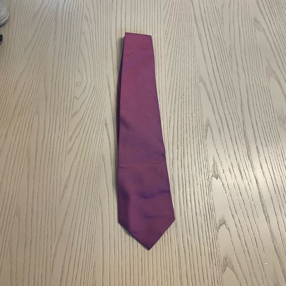 gorgeous authentic never used Gucci silk tie. - Picture 5 of 12